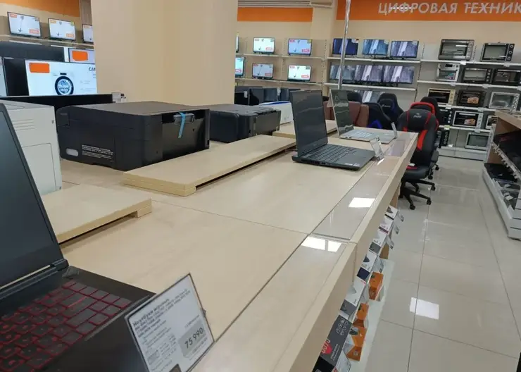 Местная жительница похитила с витрины магазина электроники ноутбук
