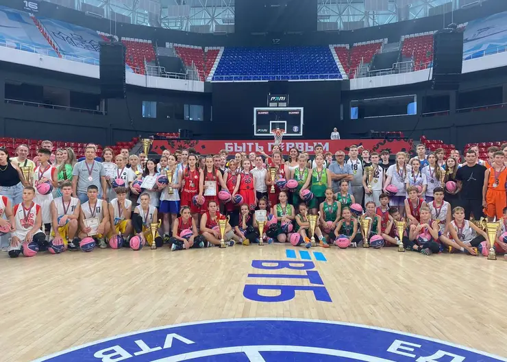Финальные соревнования среди детских дворовых команд на Кубок губернатора прошли на главной арене краснодарского «Баскет-Холла»