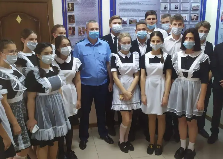 Сотрудники прокуратуры Кавказского района принимали школьников