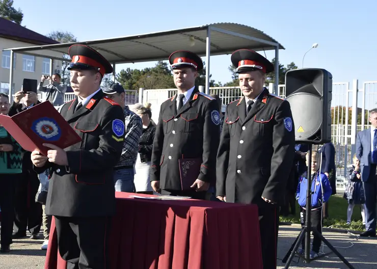 55 воспитанников Кропоткинского казачьего кадетского корпуса были посвящены в кадеты