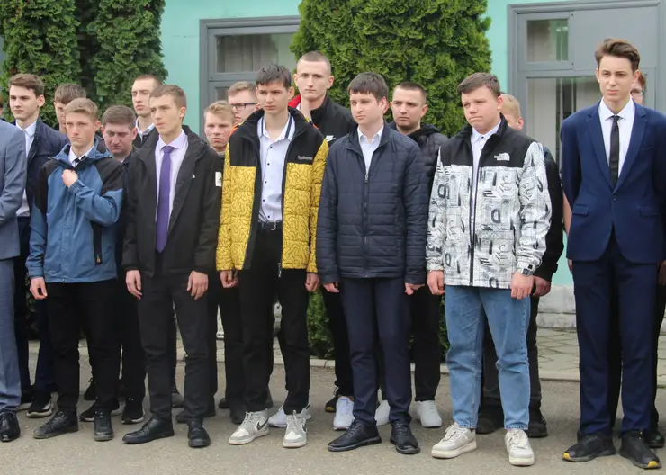 Студенты филиала Брюховецкого аграрного колледжа г.Кропоткина присоединились к «Движению первых»
