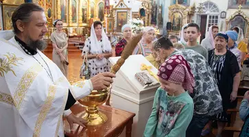 Сегодня протоиерей Сергий Кичиков совершил в Покровском соборе молебен об учащихся