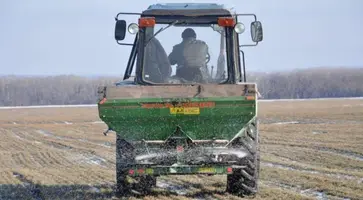 В хозяйствах началась первая подкормка озимых культур