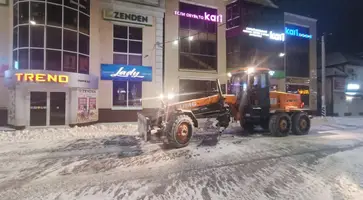 Расчистка городских улиц от снега продолжается