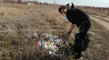 Молодежь Кропоткина ликвидировала свалку в черте города