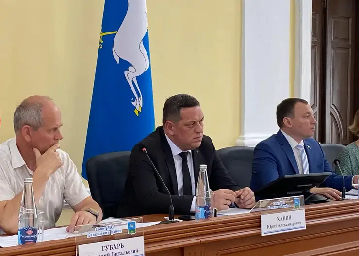Сессия Совета района под председательством Игоря Савина рассмотрела большой объем вопросов, связанных с изменением бюджета