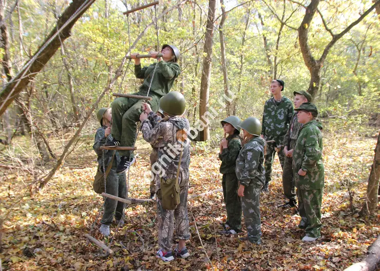 Воспитанники детского военно-патриотического клуба военно-полевой сбор провели в лесу