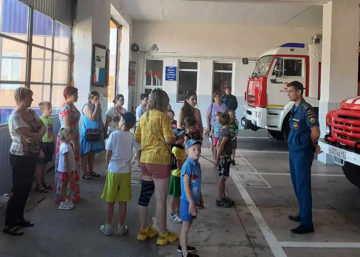 В пожарном гарнизоне провели экскурсию для детей