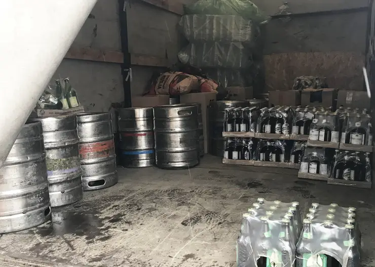 В грузовом автомобиле правоохранители обнаружили и изъяли около 1500 л пива, перевозимого без разрешительных документов