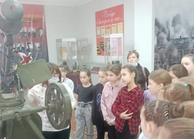 Воспитанницы Центра внешкольной работы сходили на экскурсию в Кропоткинский краеведческий музей