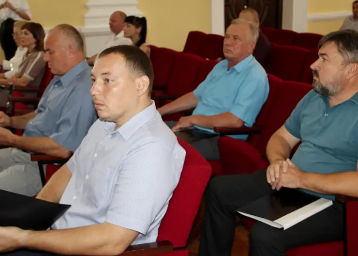 В районной администрации состоялась внеочередная пятьдесят восьмая сессия Совета Кавказского района