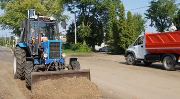 На переулках города Кропоткина — Кирпичном, Энергетическом, Вагонном, Тихом и Узком — работает грейдер МБУ «Феникс»