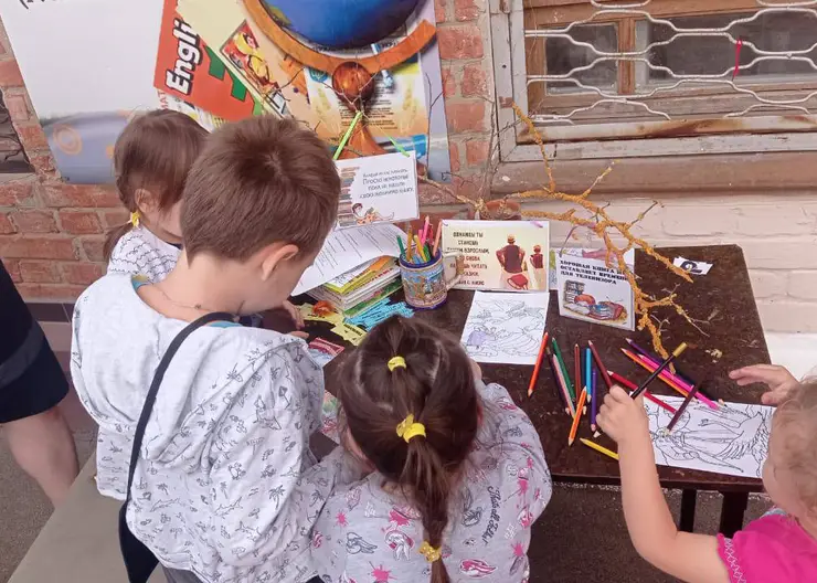 На детской площадке Филипповки состоялось литературное путешествие