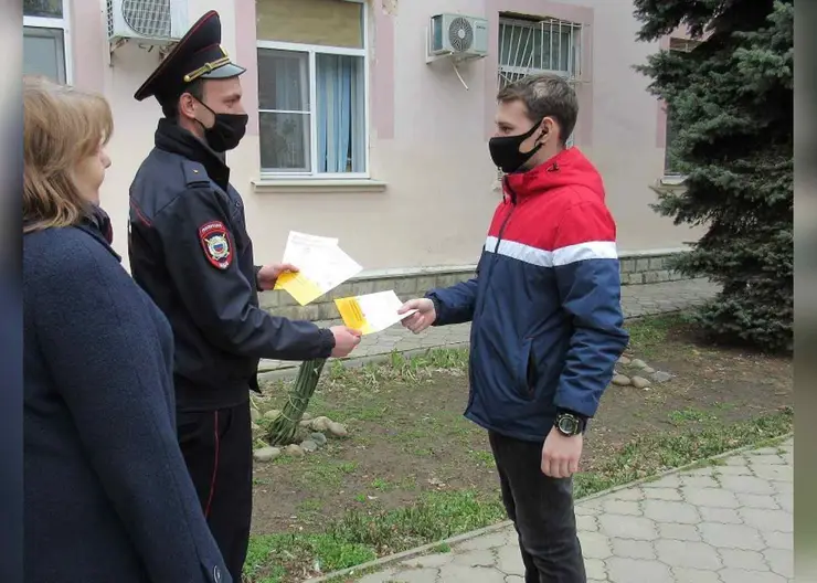 В Кавказском районе полицейские и общественники провели акцию «Осторожно: мошенники!»