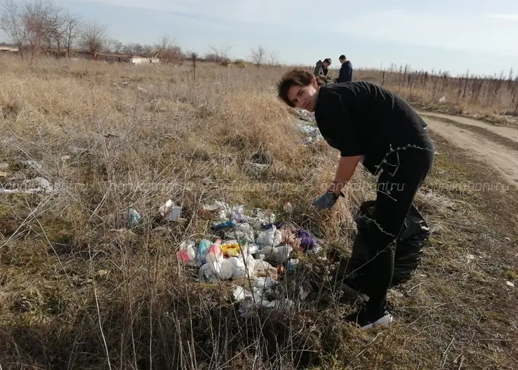 Молодежь Кропоткина ликвидировала свалку в черте города