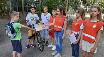 В Кавказском районе полицейские и отряд ЮИД провели для юных велосипедистов мастер-класс по изучению Правил дорожного движения