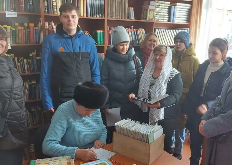 Молодежный клуб «Покров» принял участие в экскурсии, посвященной православной книге