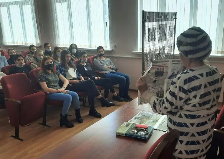 Студенты Кропоткина узнали о крупных комсомольских стройках