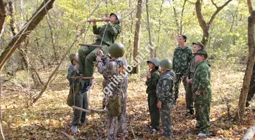 Воспитанники детского военно-патриотического клуба военно-полевой сбор провели в лесу