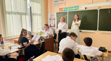 В День учителя в школах Кавказского района педагогов заменили ученики