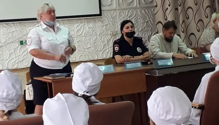 Полицейские Кавказского района рассказали студентам о причинах дорожных аварий