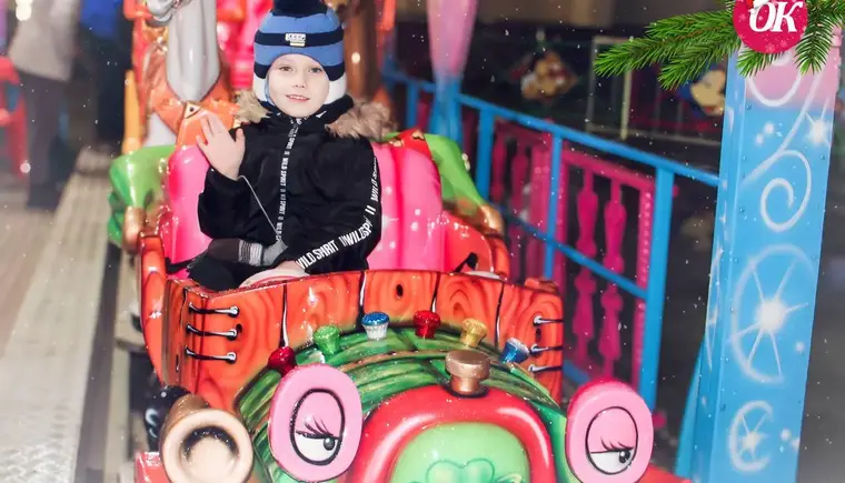 Во время новогодней ярмарки на площади у Дома культуры Кропоткина на каруселях прокатились почти 12 тысяч детей