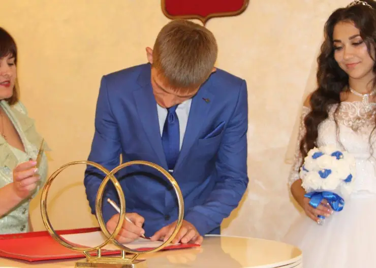 В августе и сентябре в Кропоткинском ЗАГСе наблюдали свадебный бум