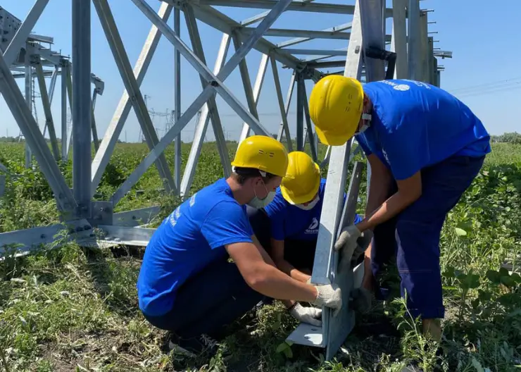 Стройотряды «Россети ФСК ЕЭС» работают на крупнейшем энергообъекте Кубани