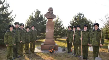 «Трошевцы» благоустроили памятник герою-кубанцу