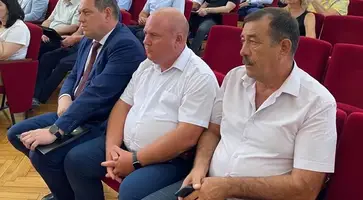 Депутаты избрали главой Кавказского района Юрия Ханина