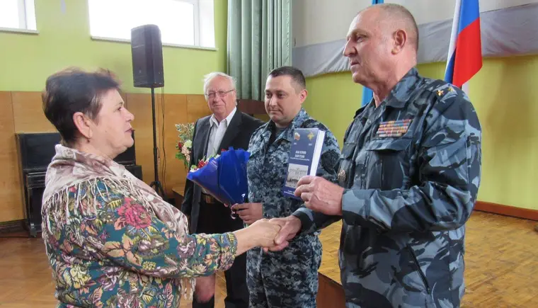 В малом зале городского Дома культуры состоялось праздничное мероприятие, посвященное Дню ветеранов органов внутренних дел и внутренних войск МВД