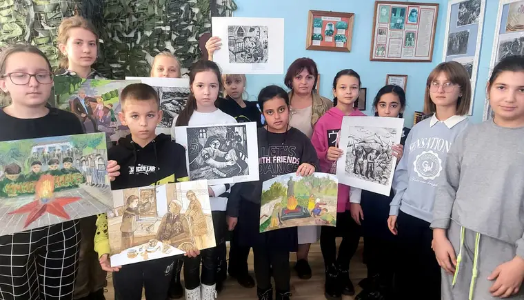 В Казанском станичном музее состоялась эксклюзивная выставка детских рисунков