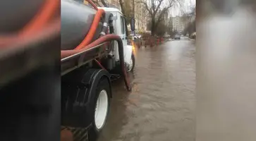 В Кропоткине откачивают воду с городских улиц