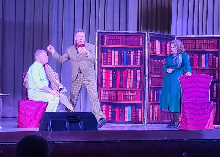 На сцене Дома культуры Кропоткина выступили Ирина Алферова и Игорь Бочкин