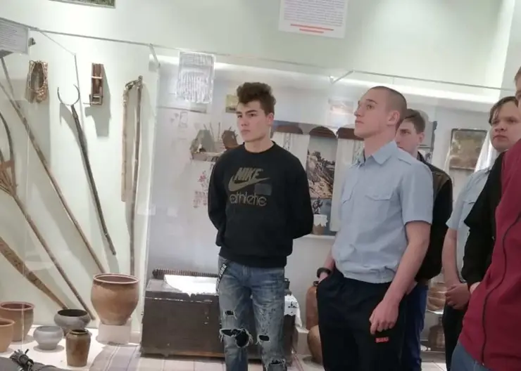 Городской краеведческий музей посетили воспитанники молодежного центра «Светофор»