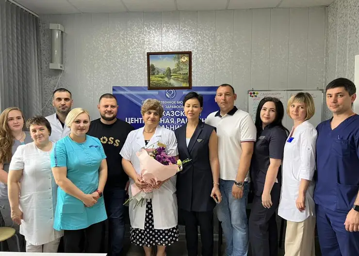 Работники центральной районной больницы принимали поздравления с профессиональным праздником