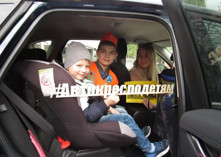Полицейские Кавказского района провели акцию «Детское автокресло – гарантия безопасности»