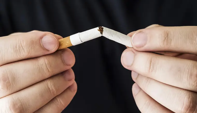 72-летний Петр перестал курить после беседы с врачом-наркологом