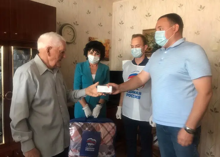 В Кавказском районе идет акция «Подари ветерану телефон»