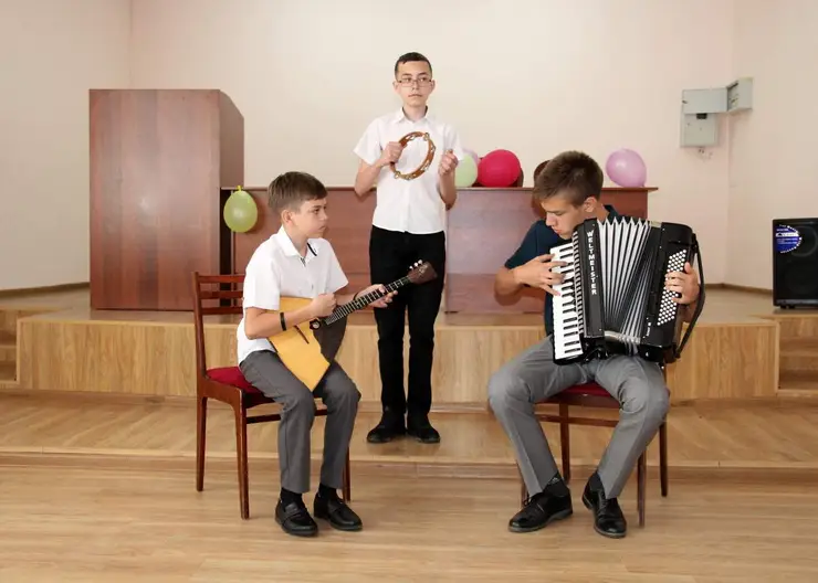 Воспитанники музыкальной школы №2 Кропоткина выступили на «Малой филармонии»