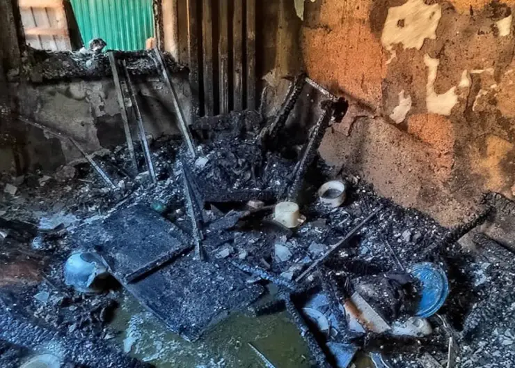 В Кропоткине огонь с летней кухни едва не перекинулся на соседние дома
