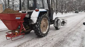 В станице Дмитриевской снег начали убирать с 24 часов, ночью