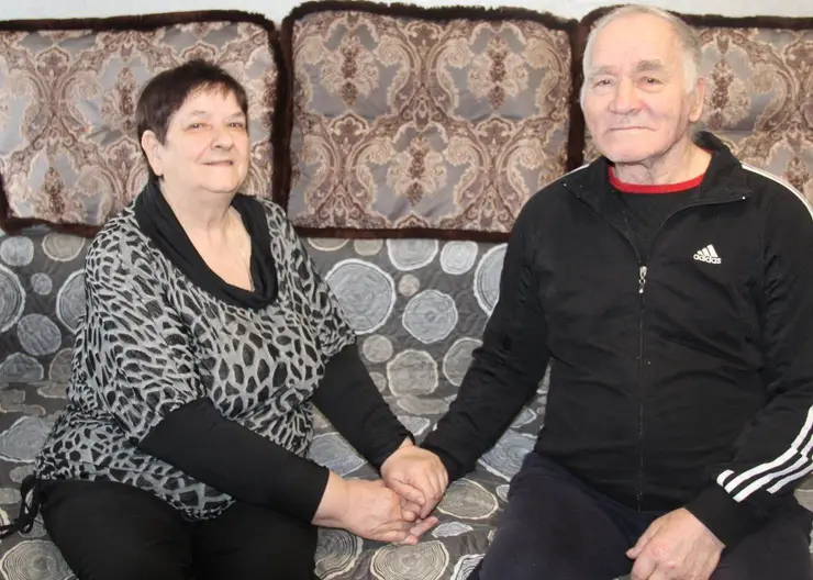 Супруги Петр и София Бажитовы — учительская семья из станицы Казанской — отметили золотую свадьбу