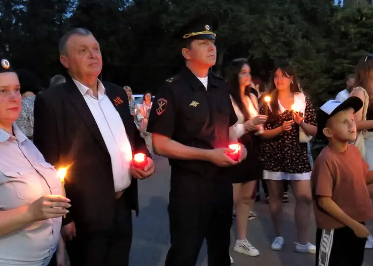 В Кавказском районе правоохранители и общественники присоединились к всероссийской акции «Свеча памяти»