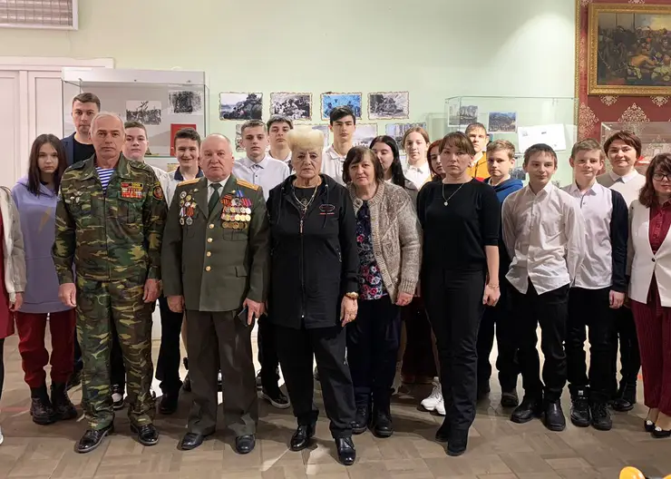 В краеведческом музее г.Кропоткина для восьмиклассников СОШ №4 состоялась встреча с воинами-интернационалистами