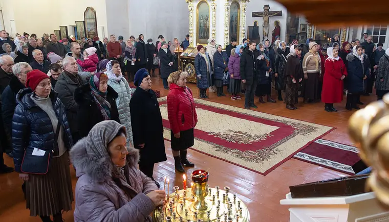 В праздник Введения во храм Пресвятой Богородицы, 4 декабря, Божественную литургию в Покровском соборе возглавил епископ Тихорецкий и Кореновский Стефан