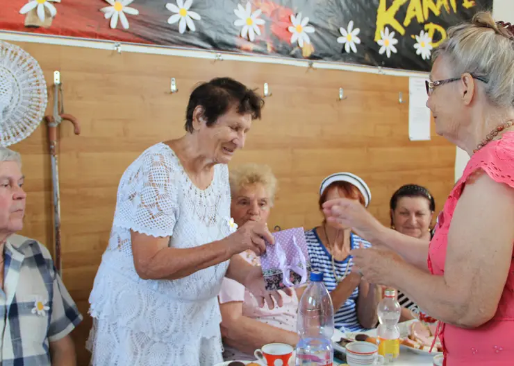 Праздник семьи, любви и верности весело отметили члены районного общества инвалидов