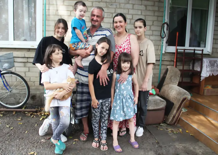 Многодетная семья Ремизовых обрела свое счастье в просторном доме в станице Кавказской