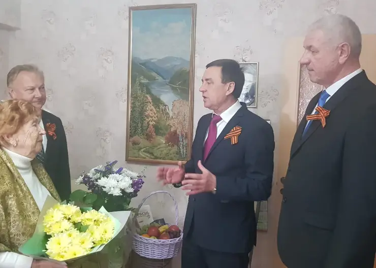 Глава Кавказского района поздравил участницу Великой Отечественной войны с наступающим Днем Победы