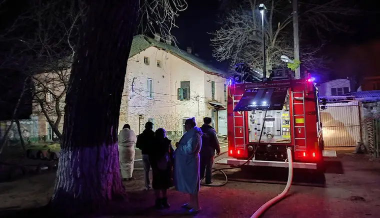 В Кропоткине при пожаре в многоквартирном доме погибла пенсионерка